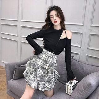 Plain Open-back Long-sleeve Slim-fit T-shirt / Check Skirt