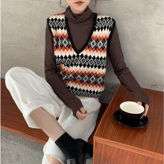 Argyle V-neck Knit Vest Beige - One Size