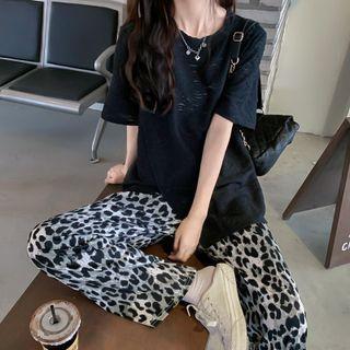 Short-sleeve Embossed Wide Top Tee
