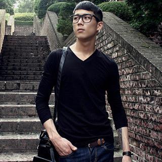 V-neck Long-sleeve T-shirt