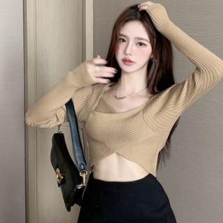 V-neck Cross Knit Cropped Top