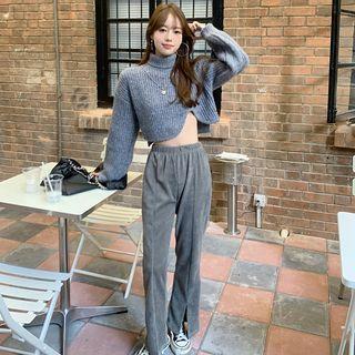 Cropped Turtleneck Sweater / Sweatpants