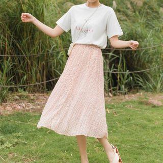 Short-sleeve Graphic Print T-shirt / Floral Print A-line Midi Skirt / Set