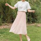 Short-sleeve Graphic Print T-shirt / Floral Print A-line Midi Skirt / Set
