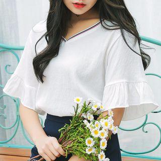 Frilled Short-sleeve V-neck T-shirt