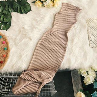 Sleeveless Buttoned Midi Knit Dress