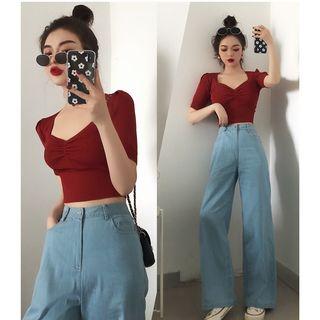 Short-sleeve V-neck Top / Wide Leg Jeans