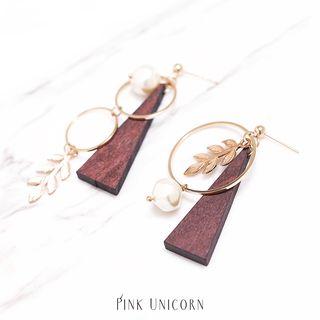 Non-matching Wool Triangle Alloy Leaf Dangle Earring