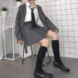 Lettering Shirt / Plain Tie / Plain Blazer / A-line Mini Skirt