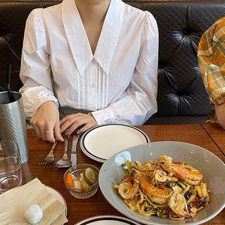 Chelsea-collar Puff-sleeve Pintuck Blouse