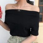 Short-sleeve Off-shoulder T-shirt