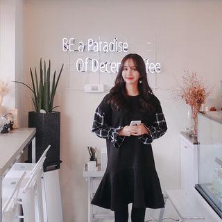 Plaid Sleeve Ruffle-hem Dress