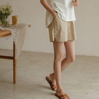 Button-detail Slit-side Shorts