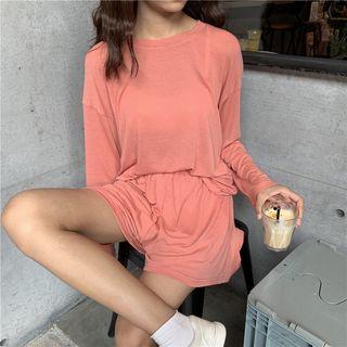 Plain Long-sleeve T-shirt / Wide-leg Shorts