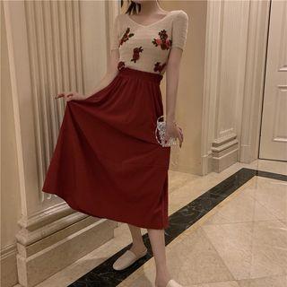 Short-sleeve Floral Embroidered Cropped Knit Top / Midi A-line Skirt