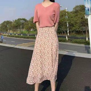 Elbow-sleeve V-neck Top / Floral Print Midi A-line Skirt