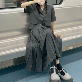 Short-sleeve Cropped Blazer / Midi Pleated Skirt