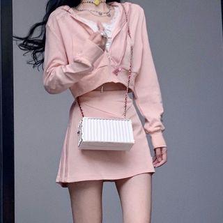 Long-sleeve Cropped Hoddie + Plain Mini Skirt