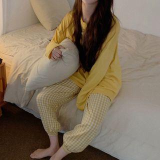 Long-sleeve T-shirt / Plaid Harem Pants