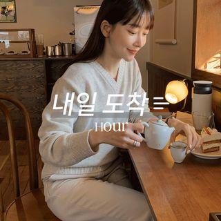 [hour] V-neck Basic Knit Top
