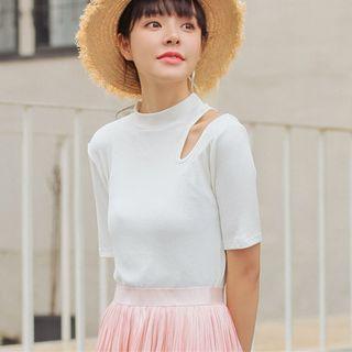 Short-sleeve Mock-neck Cut Out T-shirt