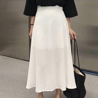 V-neck 3/4-sleeve T-shirt / High Waist Midi Skirt
