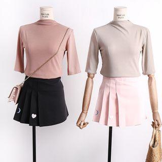 Plain Short-sleeve Mock-neck Top