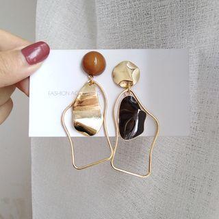 Dangle Mismatch Ear Stud