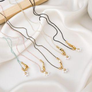 Flower Faux Pearl Eyeglasses Retainer