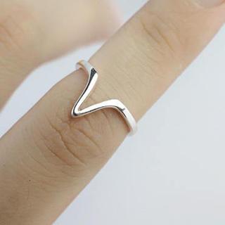 V-shape Ring