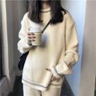 Round Neck Loose-fit Sweater