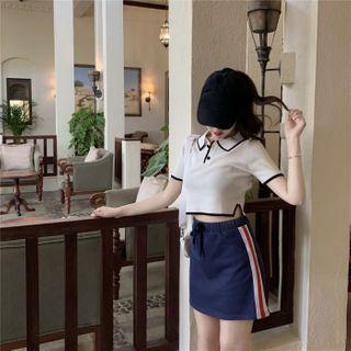 Contrast Trim Short-sleeve T-shirt / Striped Mini A-line Skirt