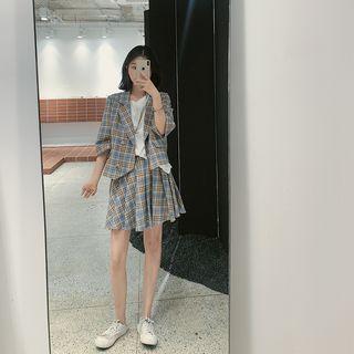 3/4-sleeve Blazer / A-line Pleated Skirt