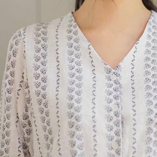 V-neck Pattern Peplum Blouse