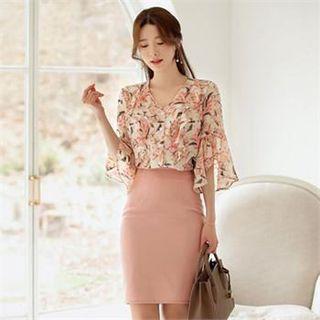 Tall Size Frilled V-neck Floral Blouse