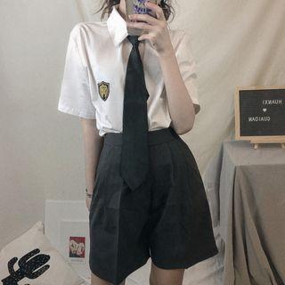 Short-sleeve Shirt With Tie / High-waist Shorts
