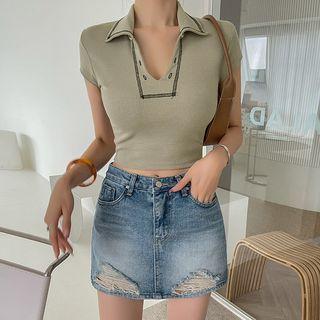 Collared Contrast-stitch Crop Top