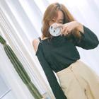 One Off-shoulder Long-sleeve T-shirt