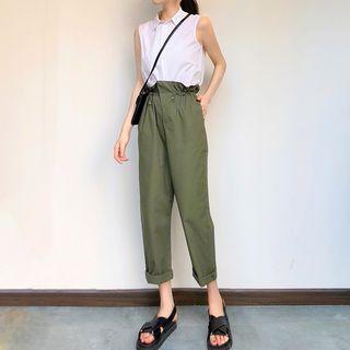 Sleeveless Shirt / Crop Straight Fit Pants