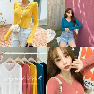 Colored V-neck Slim Textured T-shirt