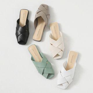 Flat-heel Weave Mules
