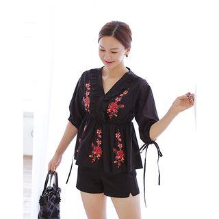 Puff-sleeve Floral Embroidery Empire Blouse