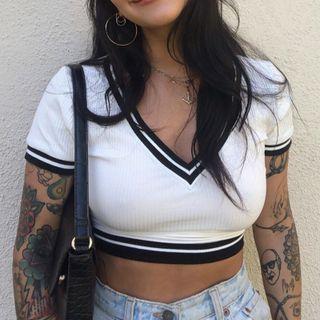 Two-tone V-neck Knit Crop Top