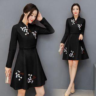 Gathered-waist Long-sleeved Floral Embroidered A-line V-neck Slim Sheath Dress