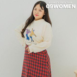 Plus Size Illustration-printed Slit-side Sweatshirt