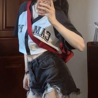 V-neck Lettering Cropped T-shirt / Distressed Denim Hot Pants