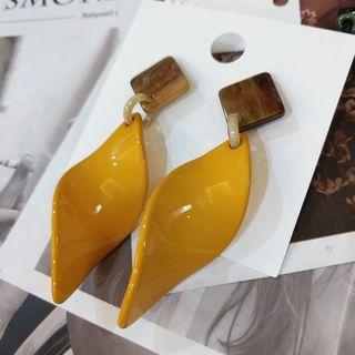 Twisted Alloy Dangle Earring