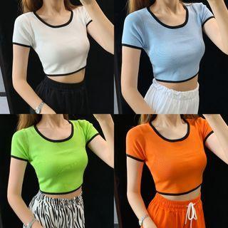 Contrasted Cropped Light Knit Top
