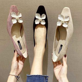 Flower Detail Block Heel Pumps