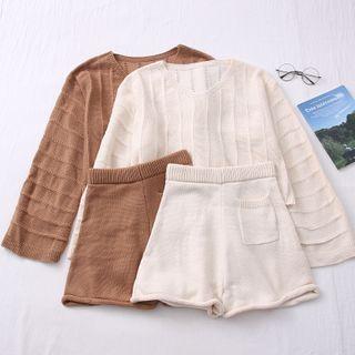 V-neck Striped Sweater / Knit Wide Leg Shorts